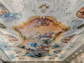 3Д таван в хол с диодни ленти и фотопринт в бароков стил - фреска на тавана на ораторията в църквата „Д'Джезу“ в Палермо, Сицилия.