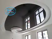 Черен опънат таван с обли форми в Пловдив.