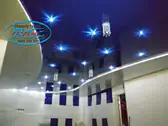 Опънат таван в Пловдив - син гланц с кристали Звездно небе.
