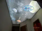 Опънат таван в коридор с фотопечат и диодно осветление.