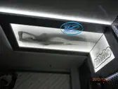 Светещ огледален опънат таван със женски силует и опъната стена с фотопечат.